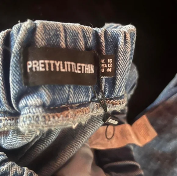 PrettyLittleThing Blue High-Waisted Cargo Jogger Jeans - Picture 2 of 6